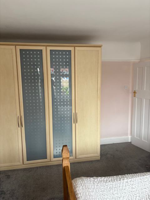 Room Pearson Avenue in Poole