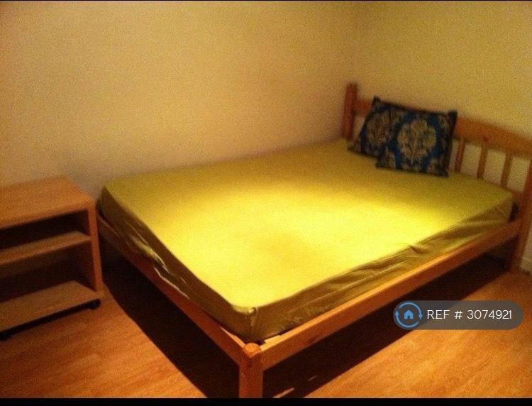 Room Aldrington Road in Greater London