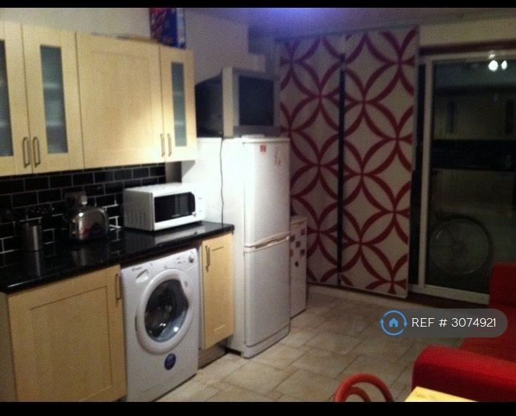 Room Aldrington Road in Greater London