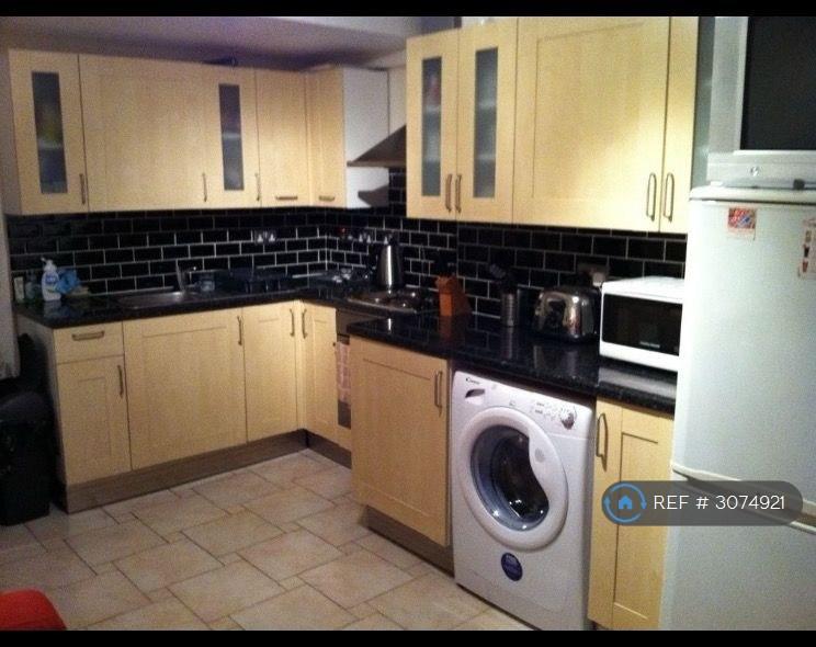 Room Aldrington Road in Greater London