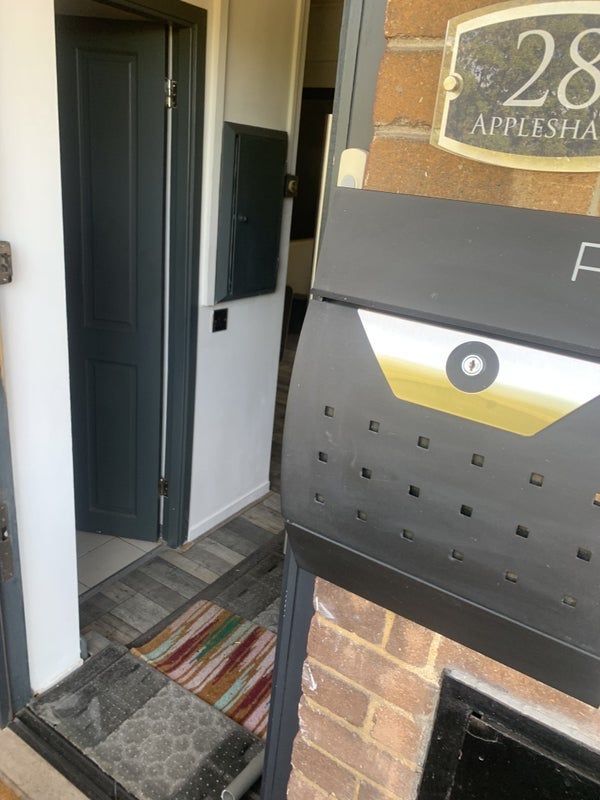 Room Estate Road in Greater London