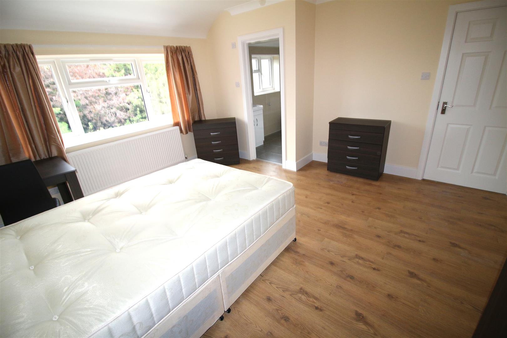 Room Drummond Drive in London