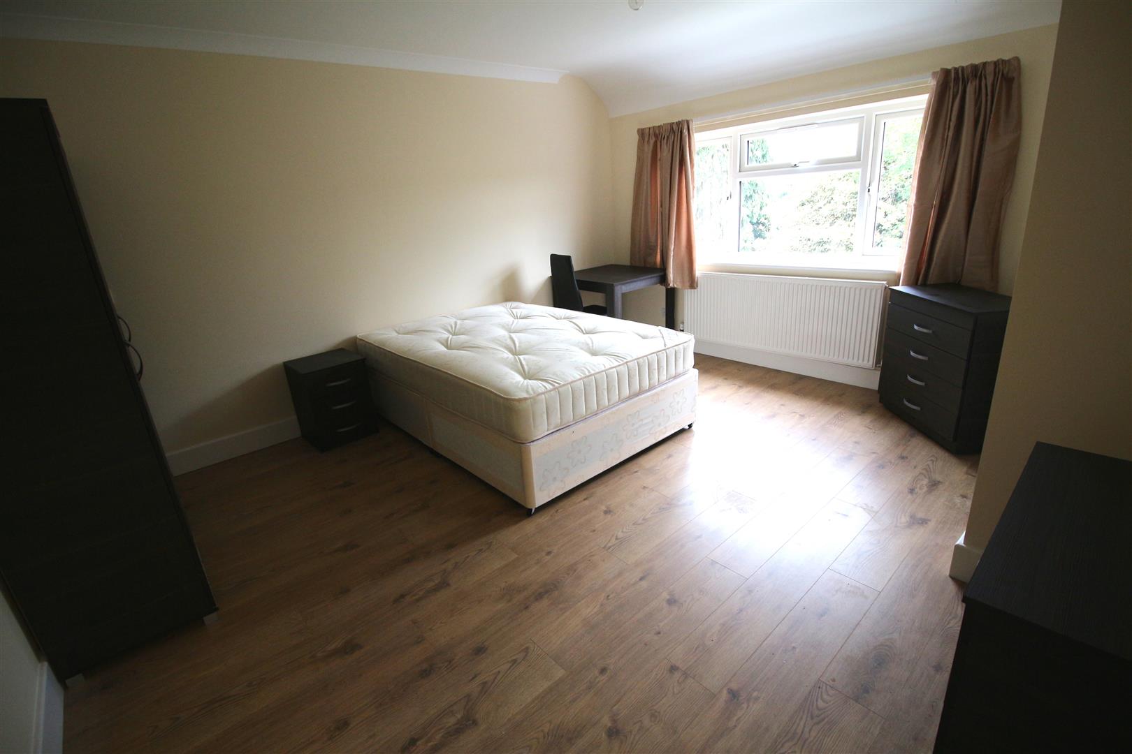 Room Drummond Drive in London