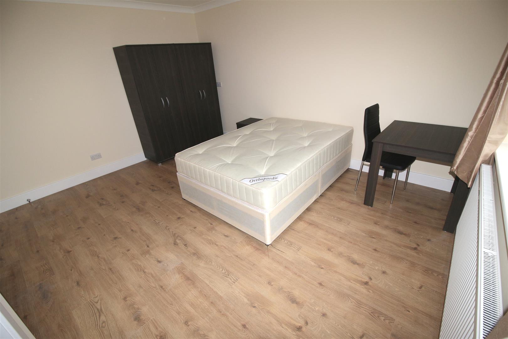 Room Drummond Drive in London