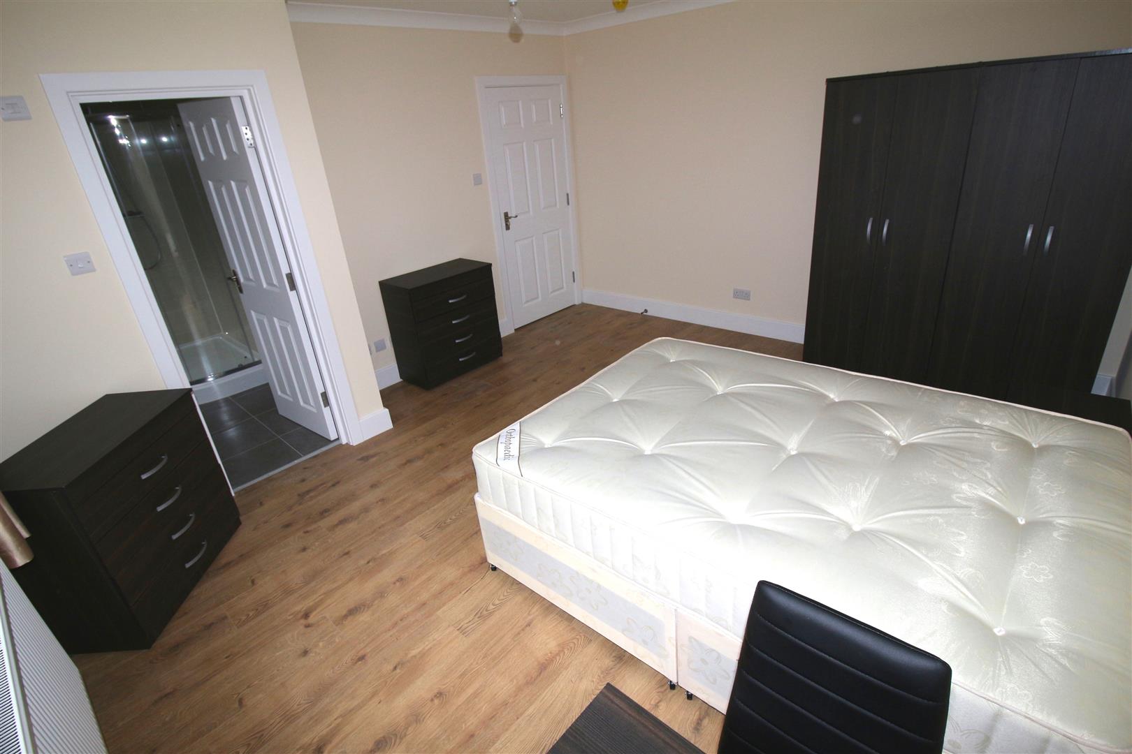 Room Drummond Drive in London