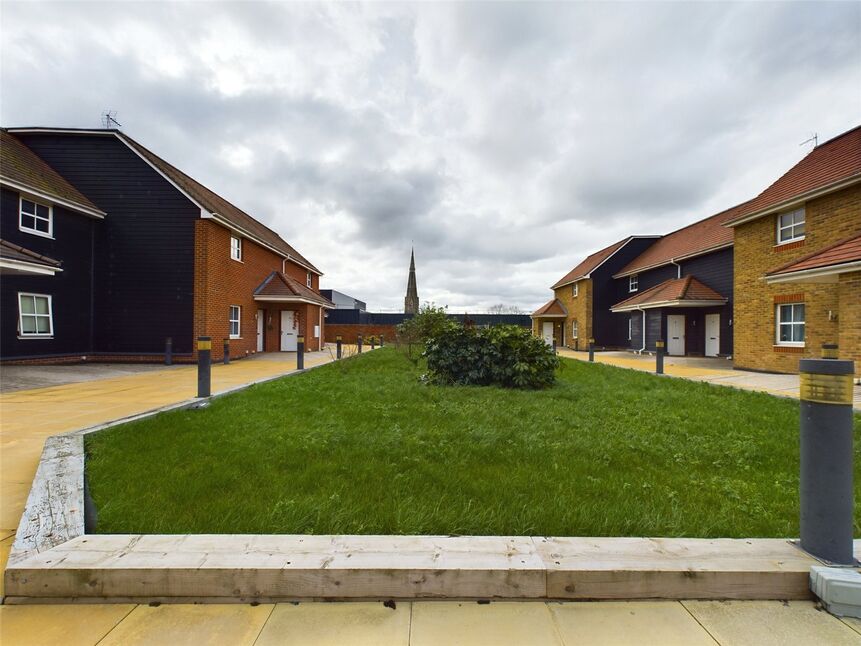 Flat Market Place in Greater London