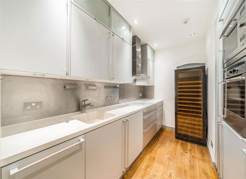 Flat Whitehall Court in City of Westminster