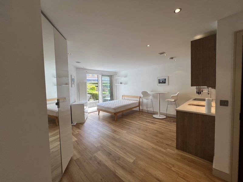 Flat Park Street in Greater London