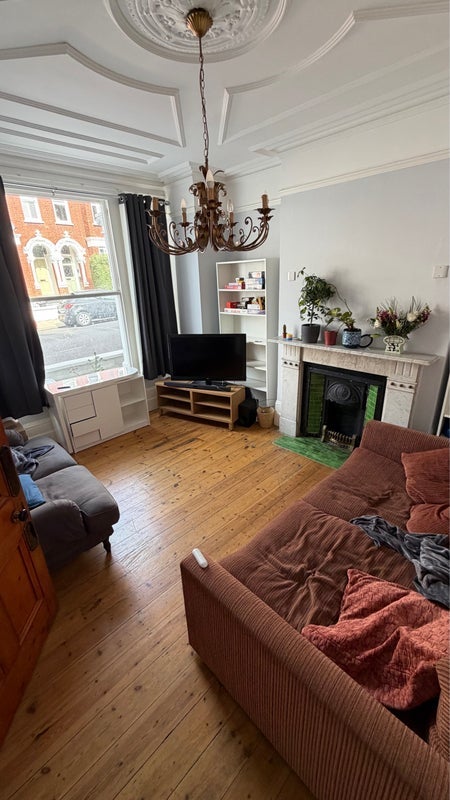 Room Kingscourt Road in Greater London