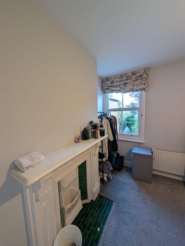 Room Kingscourt Road in Greater London