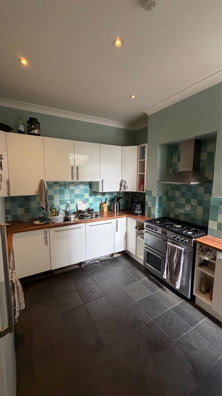 Room Kingscourt Road in Greater London