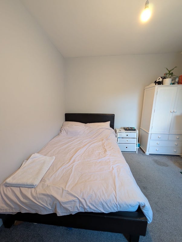 Room Kingscourt Road in Greater London