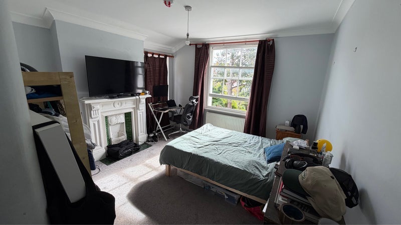 Room Kingscourt Road in Greater London