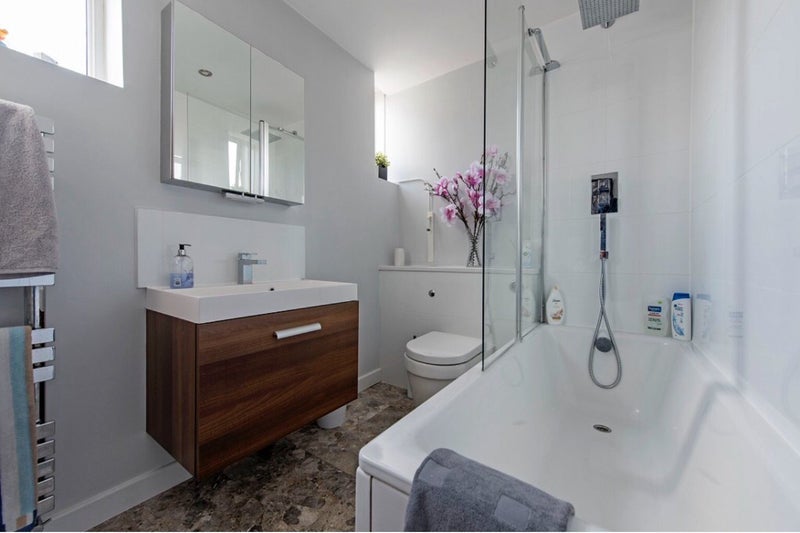 Room Guildford Road in Greater London