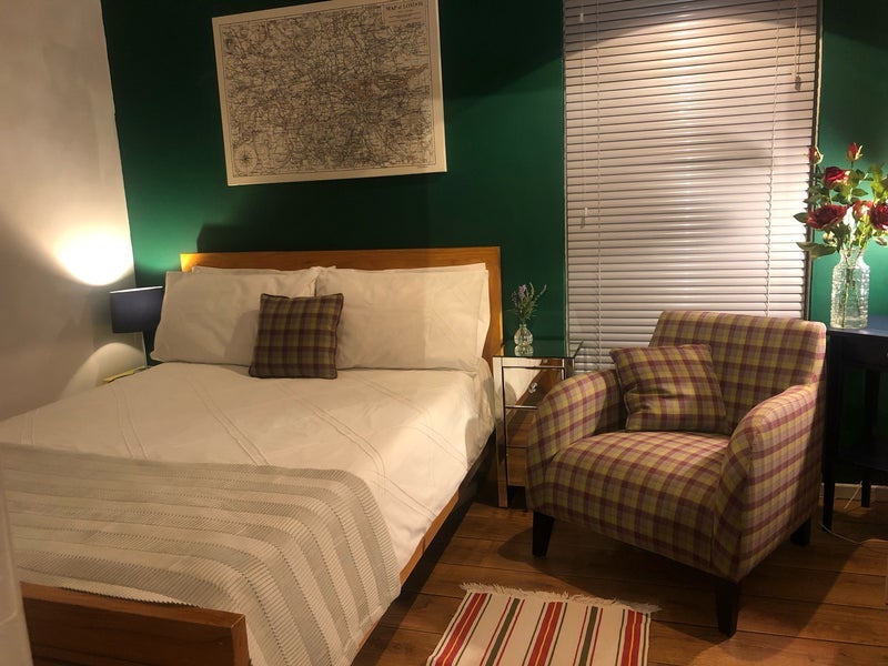 Room Guildford Road in Greater London