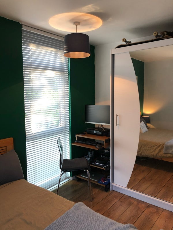 Room Guildford Road in Greater London