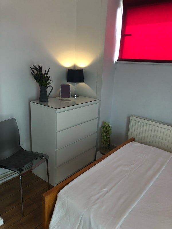 Room Guildford Road in Greater London