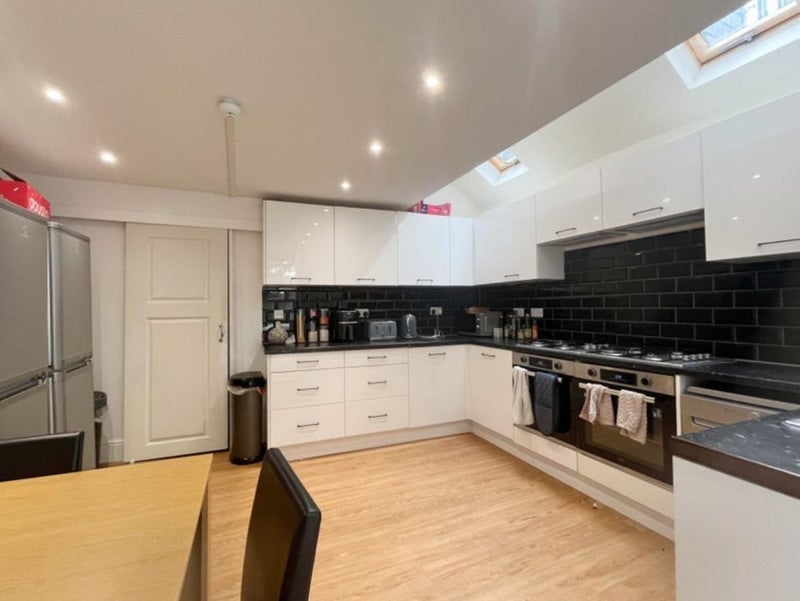 Room Eversleigh Road in Greater London