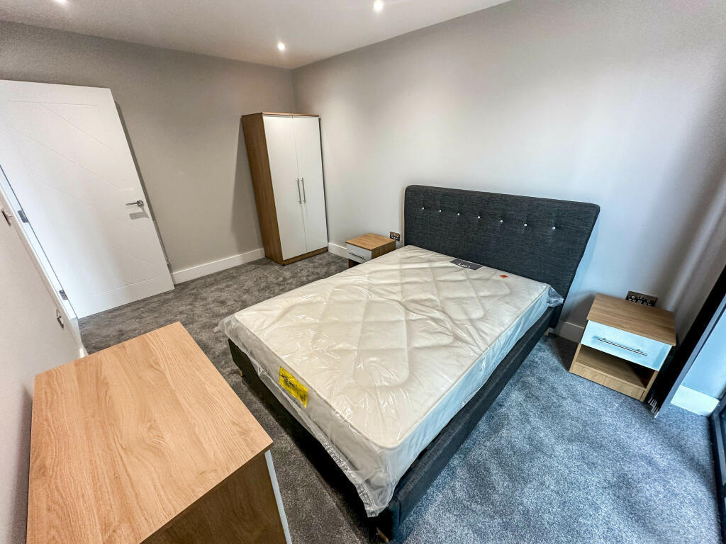 Flat Bowmars Lane in Leicester