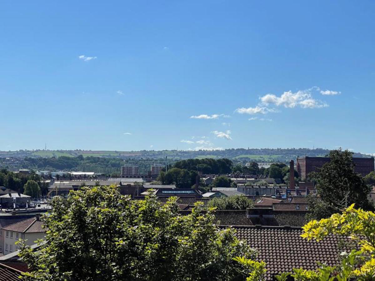 Flat Ambrose Road in Bristol