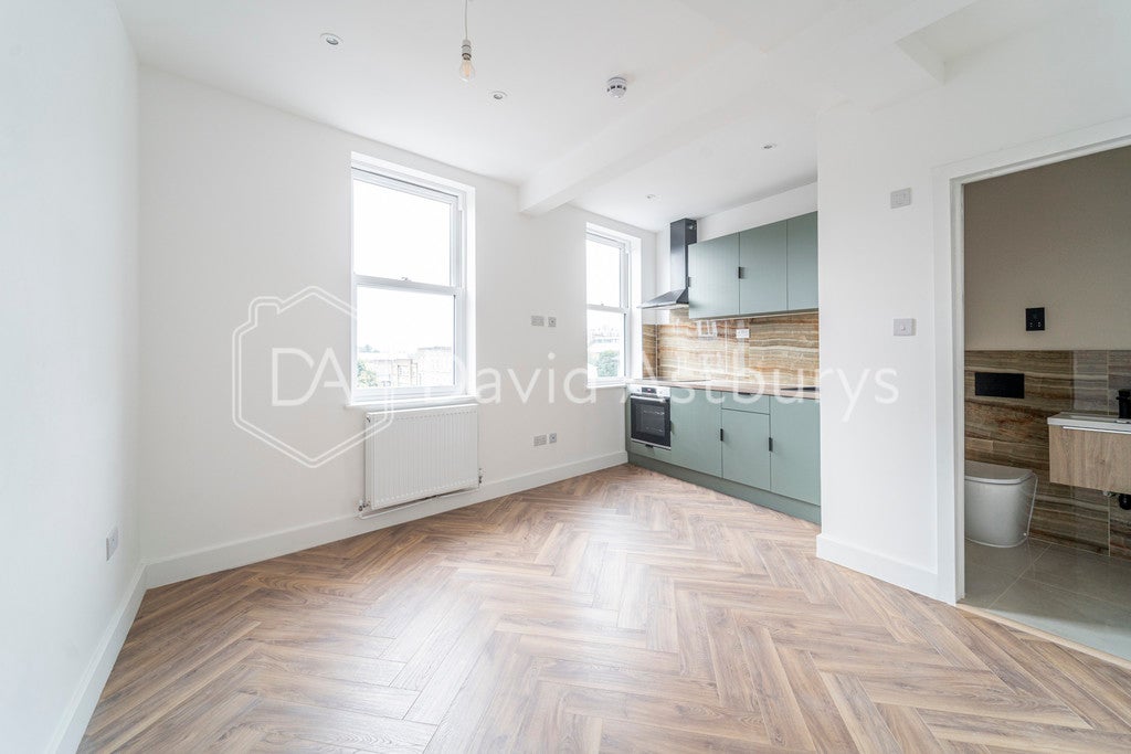 Flat Marlborough Road in Greater London