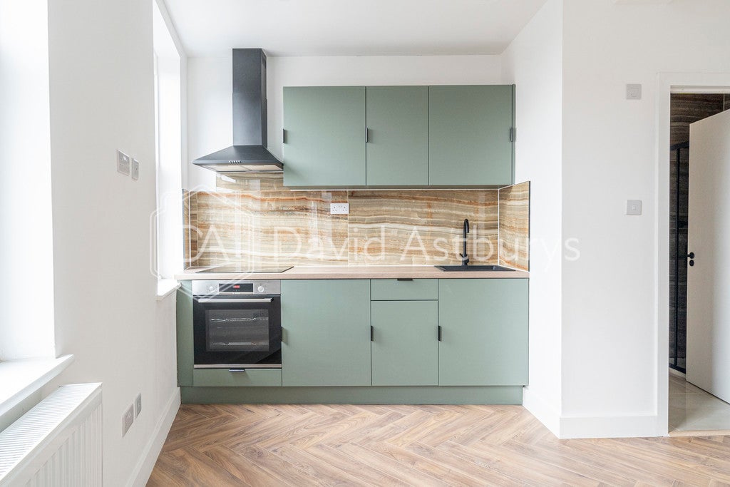 Flat Marlborough Road in Greater London