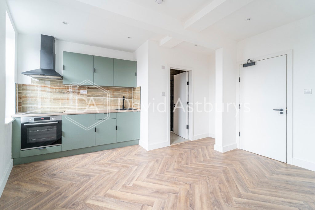Flat Marlborough Road in Greater London