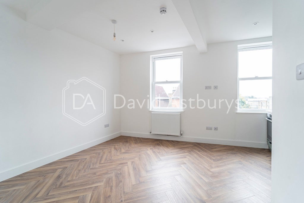 Flat Marlborough Road in Greater London