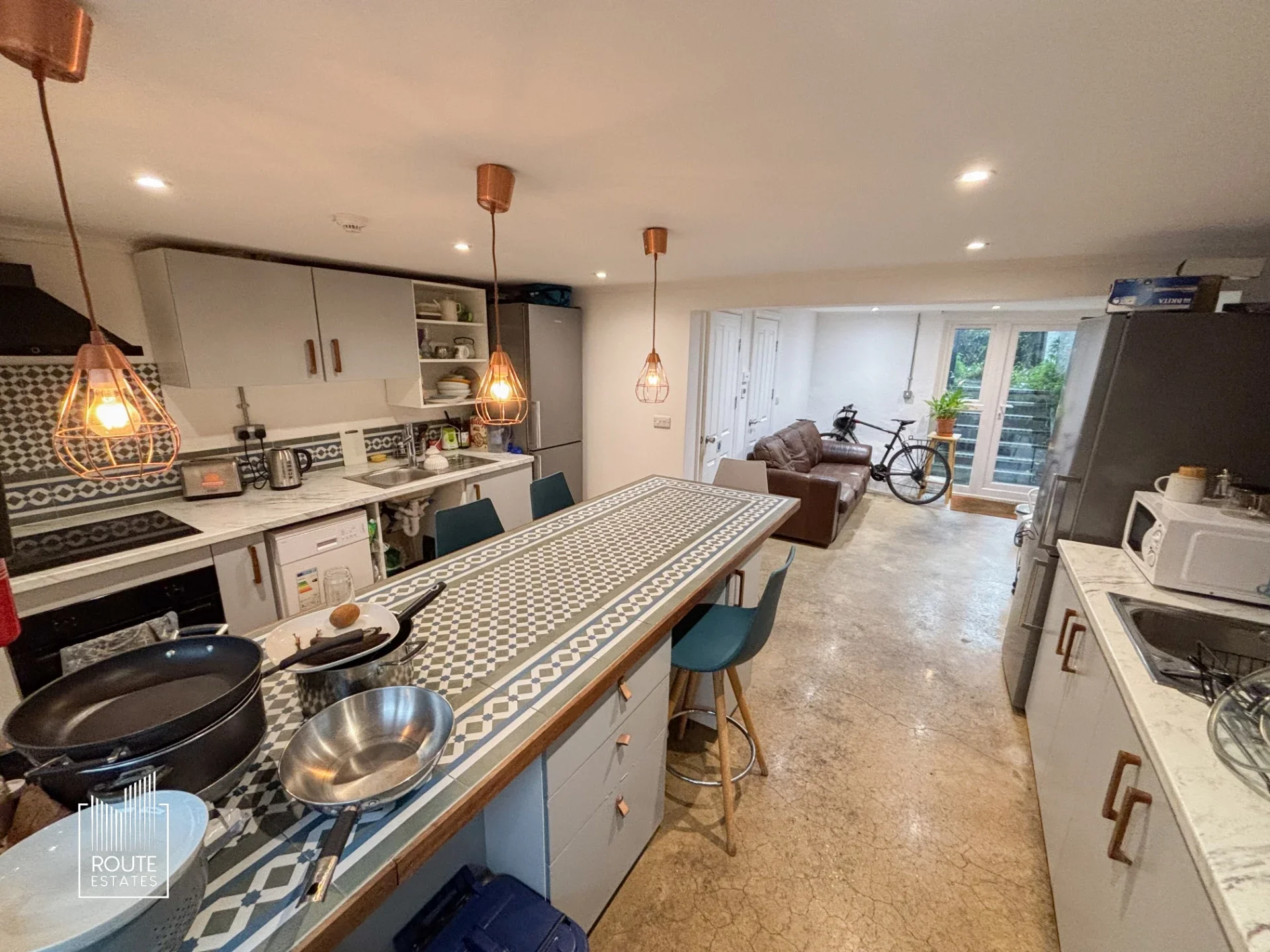Room Martaban Road in Greater London