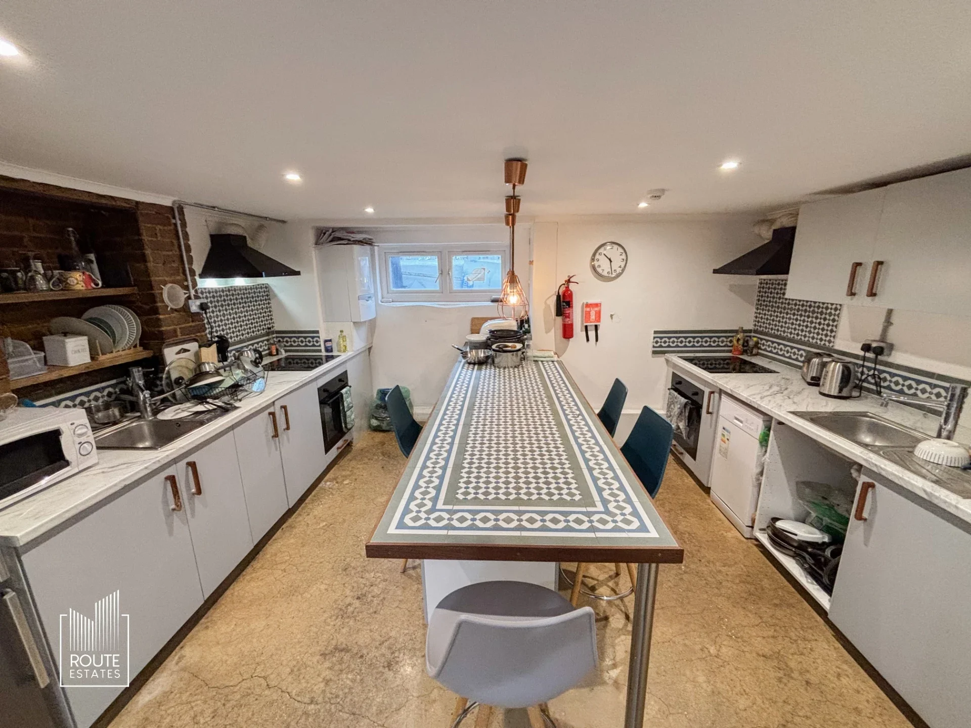Room Martaban Road in Greater London