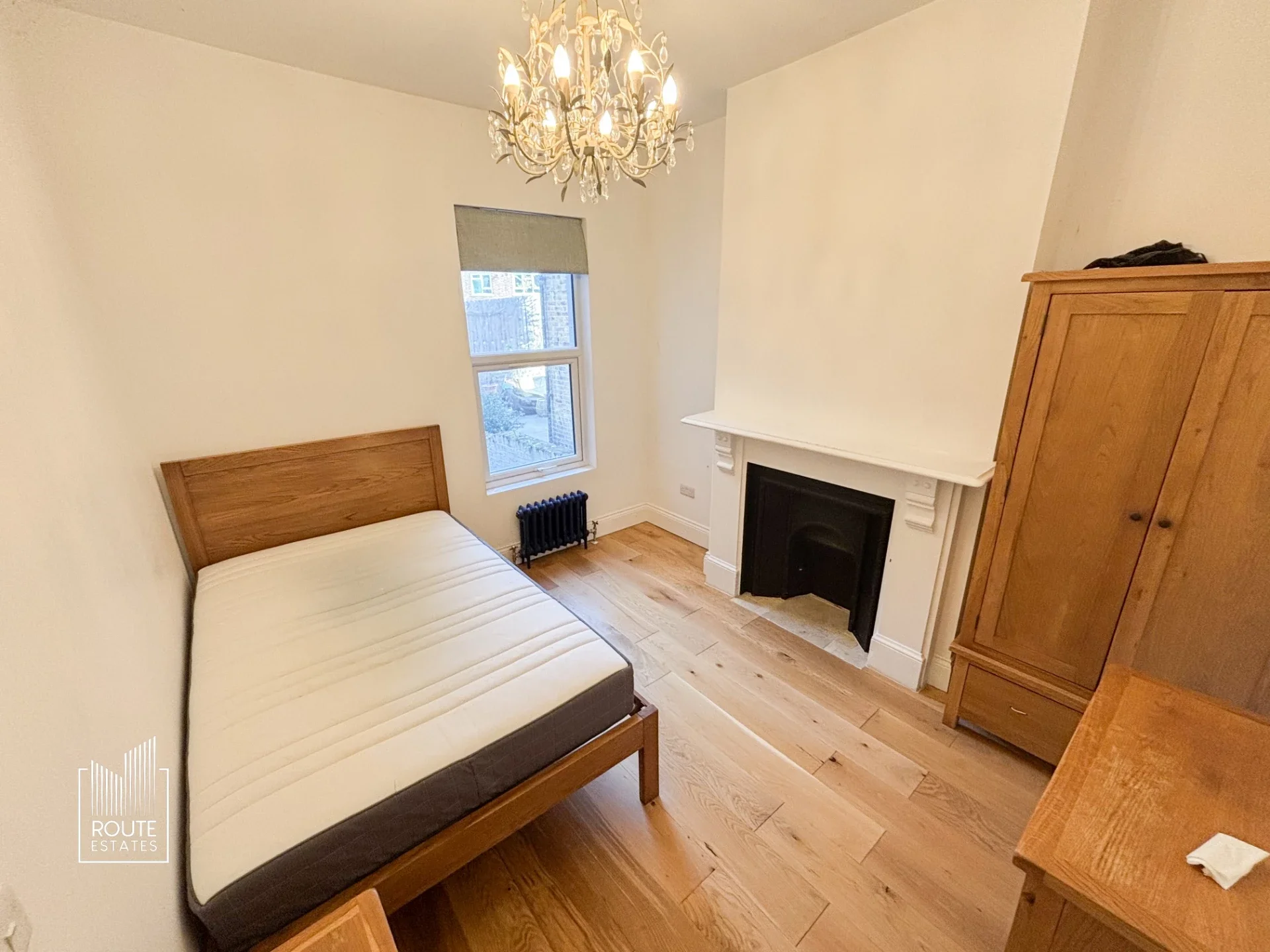 Room Martaban Road in Greater London