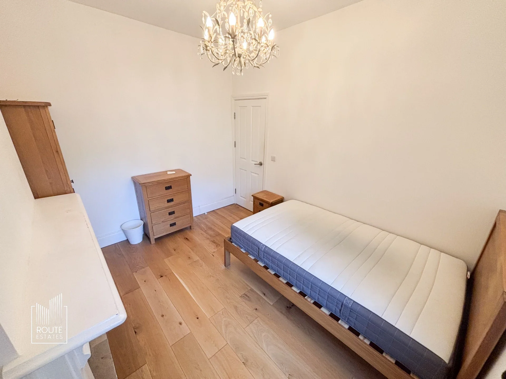 Room Martaban Road in Greater London