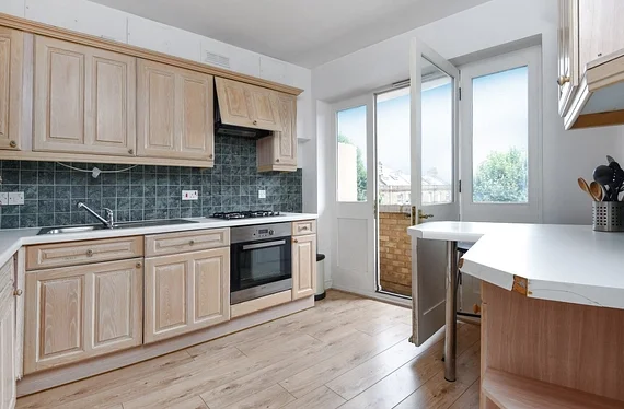 Flat Grange Road in Greater London