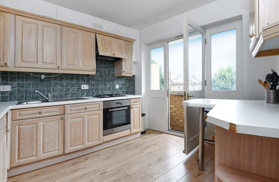 Flat Grange Road in Greater London