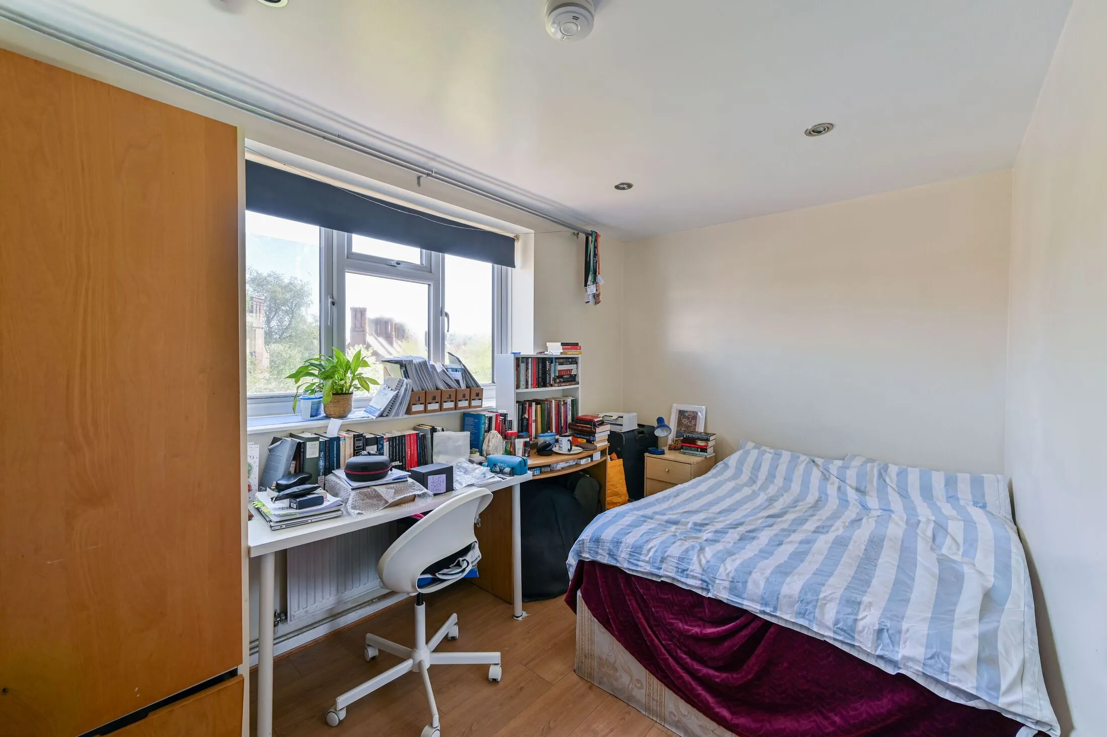 Flat Hazelhurst Road in Greater London
