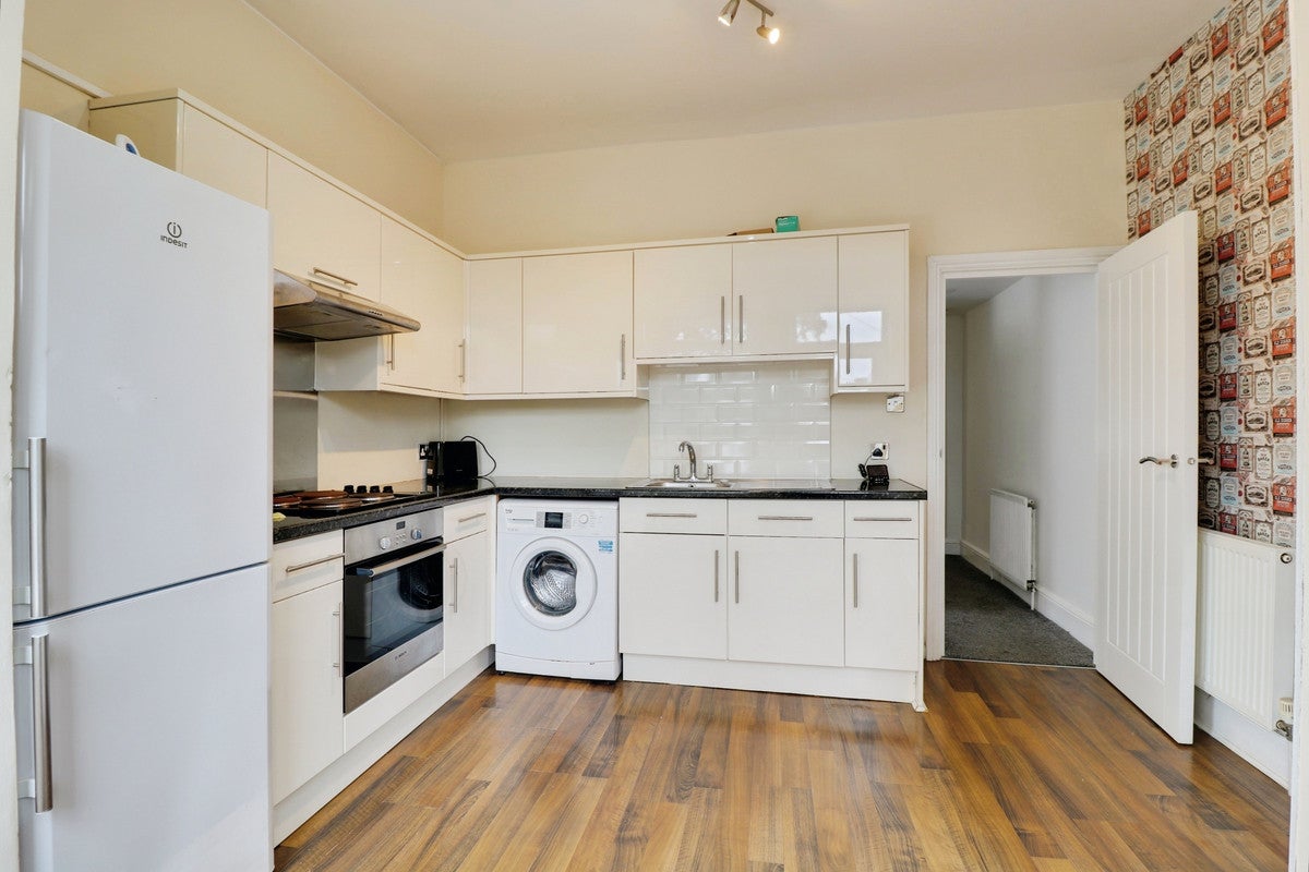Flat Nevendon Road in Wickford