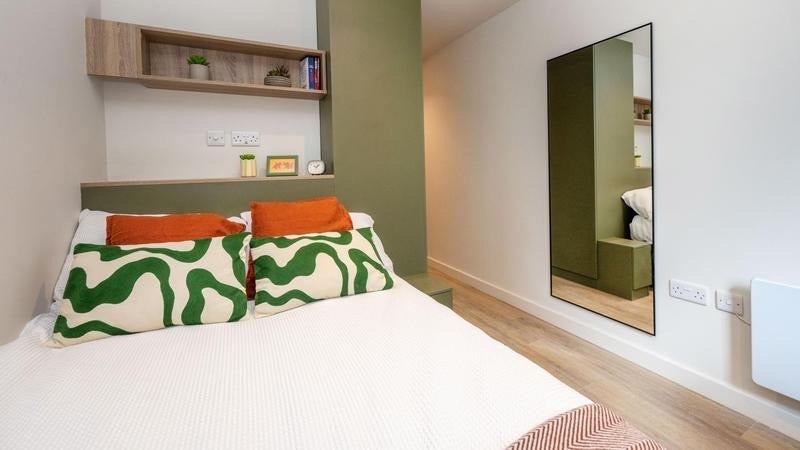 Room Alfreton Road in Nottingham