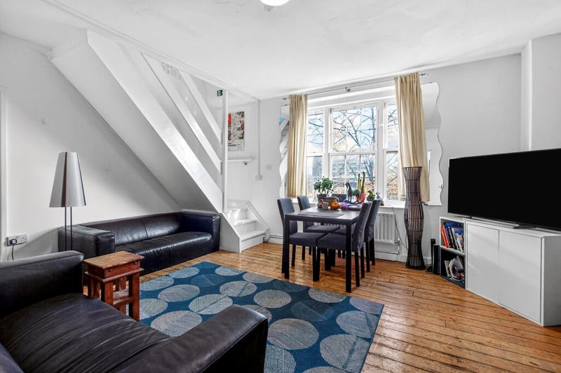Room Harmood Place in Greater London