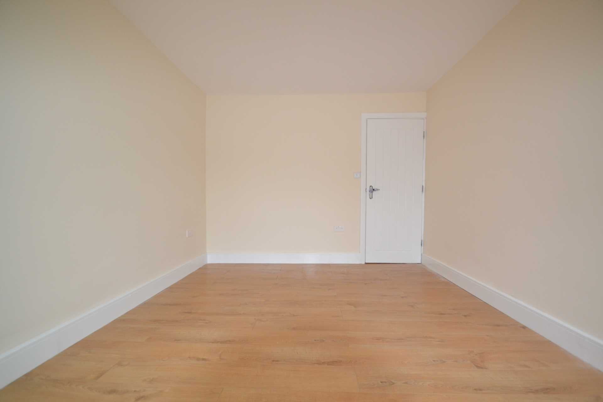 Flat Fairfield Road in Greater London