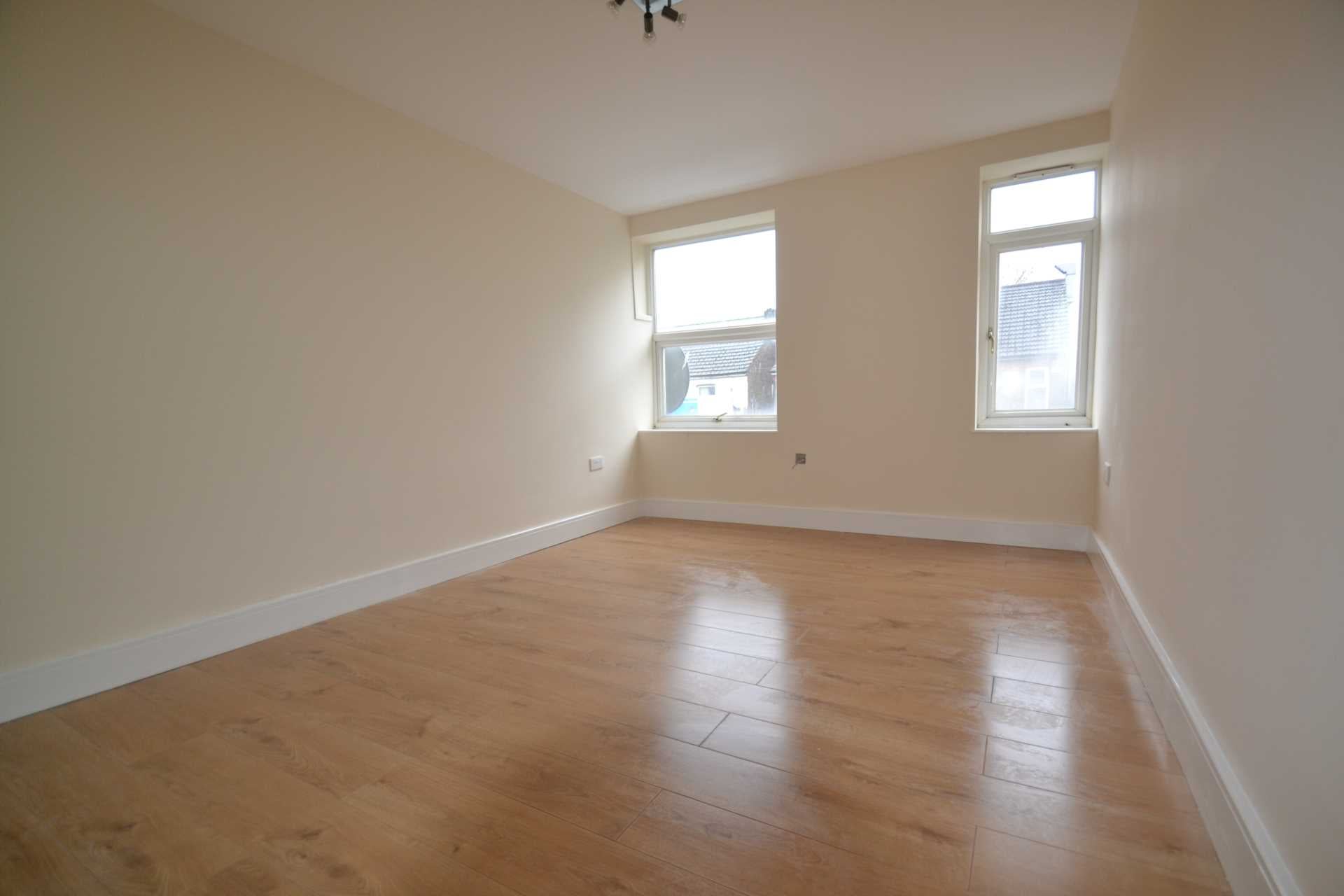Flat Fairfield Road in Greater London