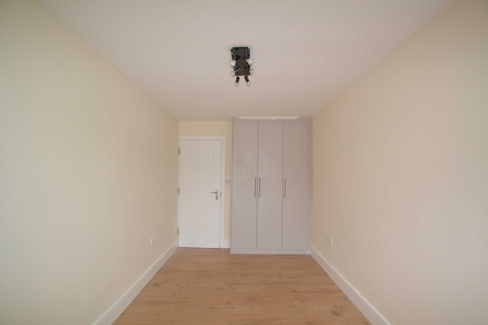 Flat Fairfield Road in Greater London