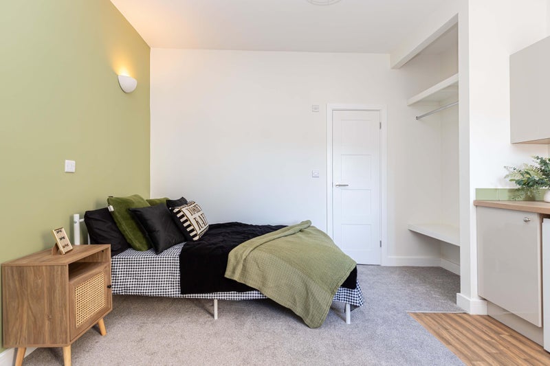 Room Christchurch Road in Bournemouth