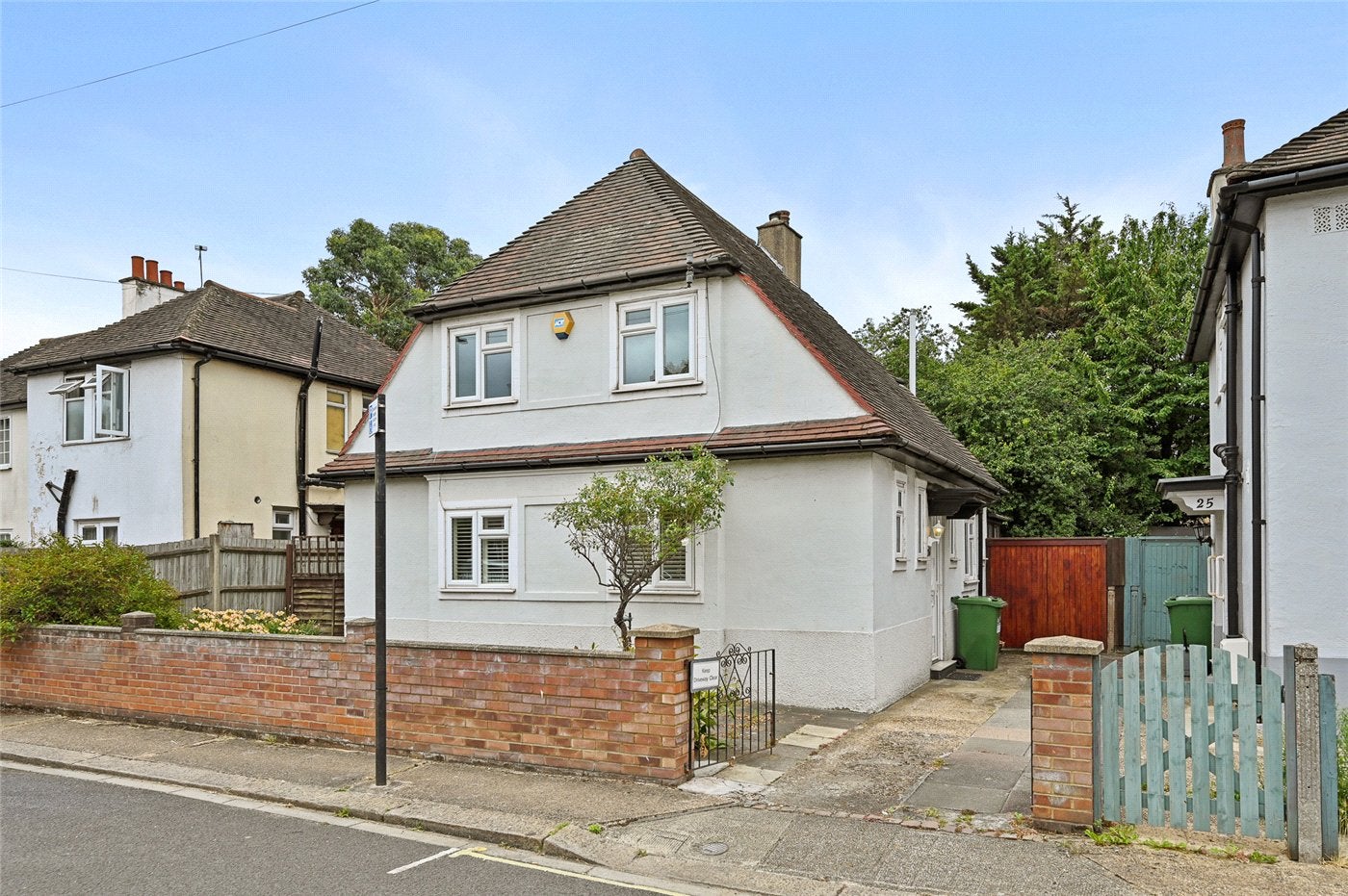 House Norbroke Street in Greater London