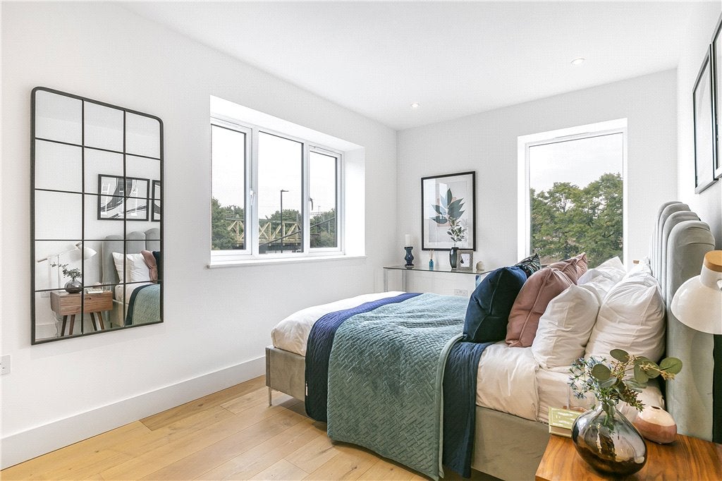 Flat Windmill Place in Greater London