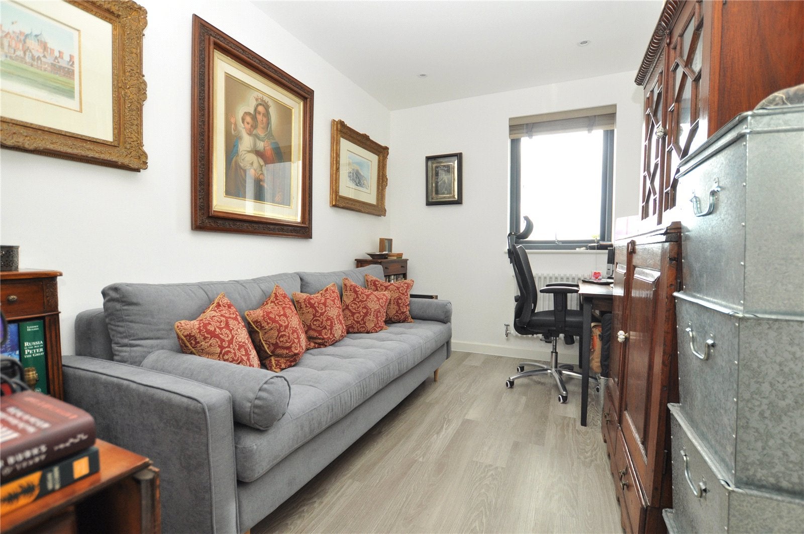 Flat Byrefield Road in Guildford