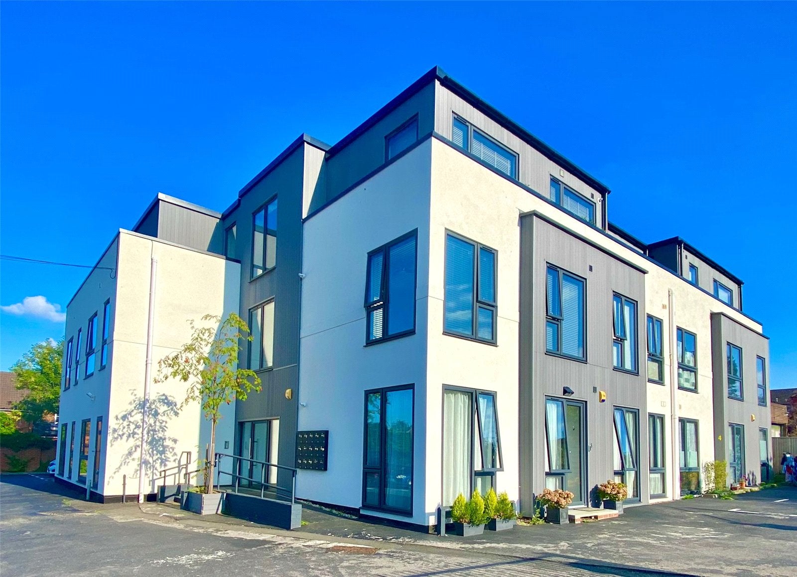 Flat Byrefield Road in Guildford
