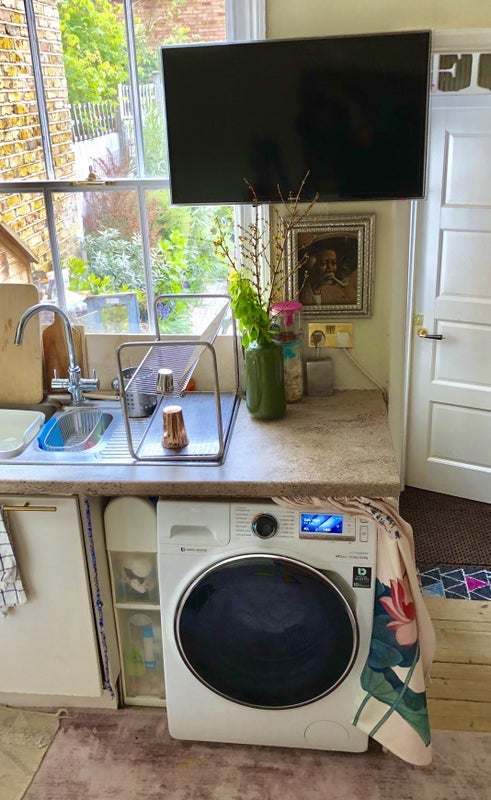 Room Tyneham Road in Greater London