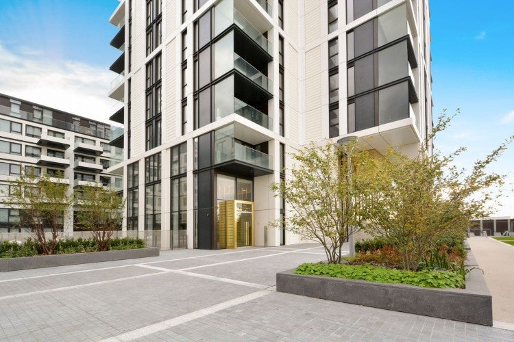 Flat Chandlers Avenue in Greater London