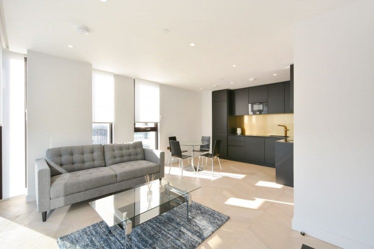 Flat Chandlers Avenue in Greater London