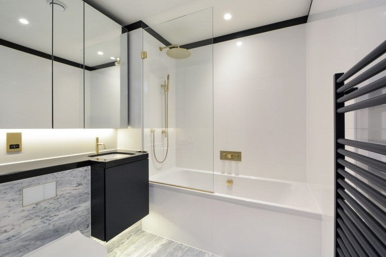 Flat Chandlers Avenue in Greater London